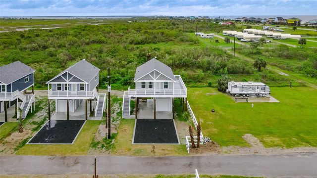 1040 Johnson Road, Gilchrist, TX 77617