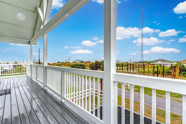 1040 Johnson Road, Gilchrist, TX 77617