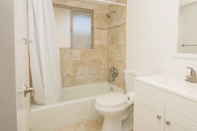 3360 Lake Osborne Drive 210, Lake Worth Beach, FL 33461