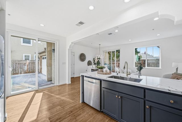 1421 Rosemary Street, Menlo Park, CA 94025