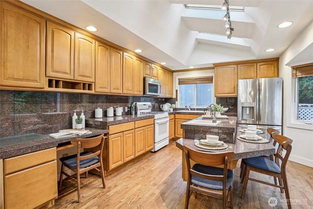 5733 155th Avenue NE, Redmond, WA 98052