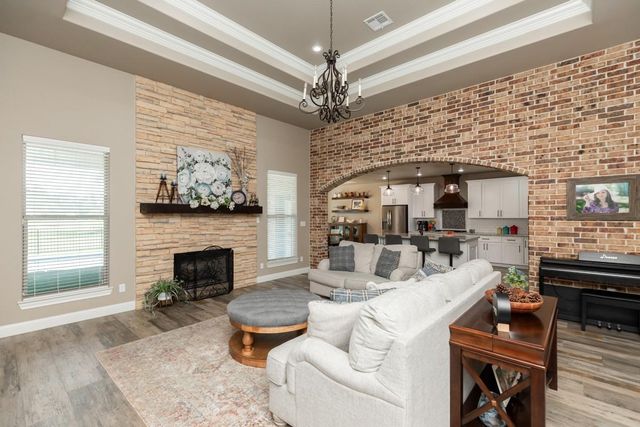 232 Hickory Street, Village Mills, TX 77663