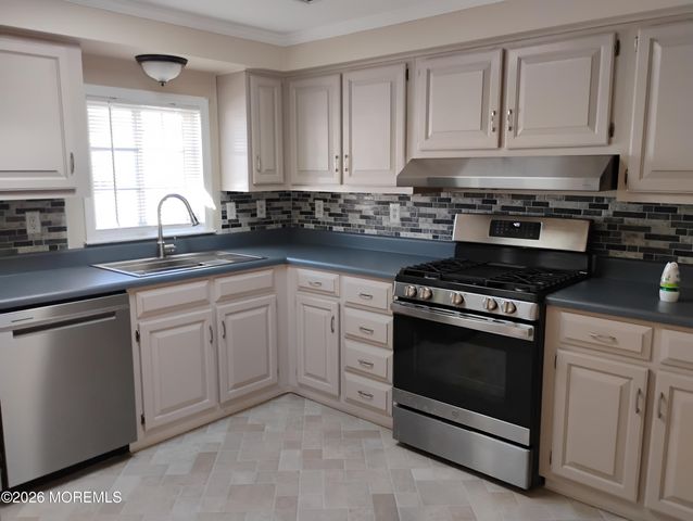 602 Walden Way, Whiting, NJ 08759