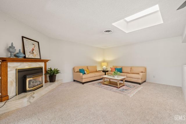 5717 Cypress Point Drive, Bakersfield, CA 93309