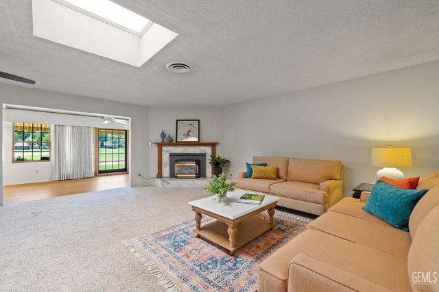 5717 Cypress Point Drive, Bakersfield, CA 93309