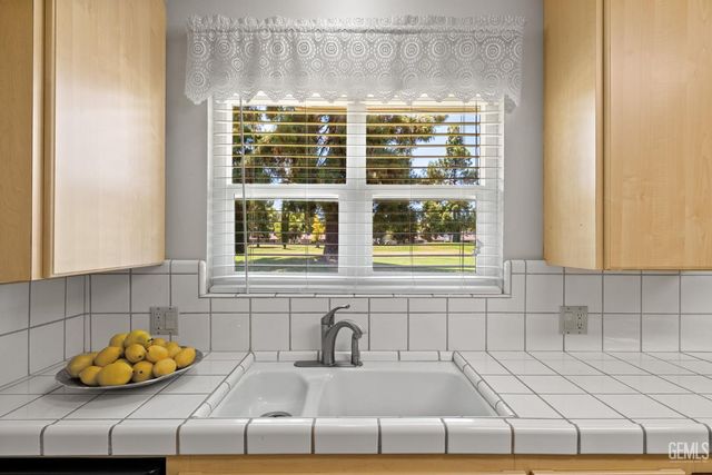 5717 Cypress Point Drive, Bakersfield, CA 93309