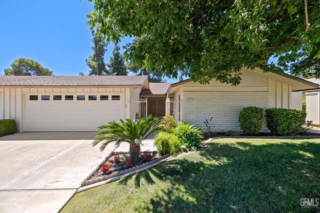 5717 Cypress Point Drive, Bakersfield, CA 93309