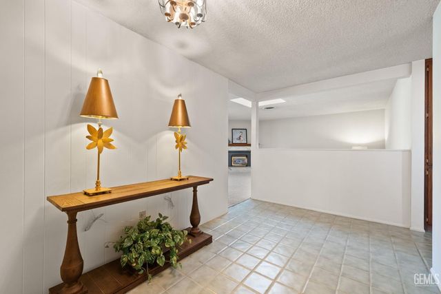 5717 Cypress Point Drive, Bakersfield, CA 93309