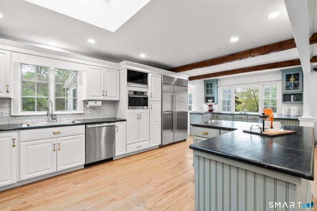 10 Hyde Ridge Road, Weston, CT 06883