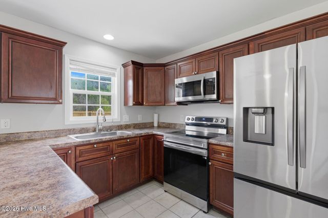 108 Blossom Court, Maple Hill, NC 28454