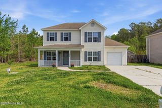 108 Blossom Court, Maple Hill, NC 28454