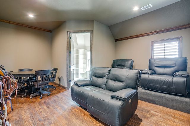 1201 Bluff Springs Drive, Fort Worth, TX 76052