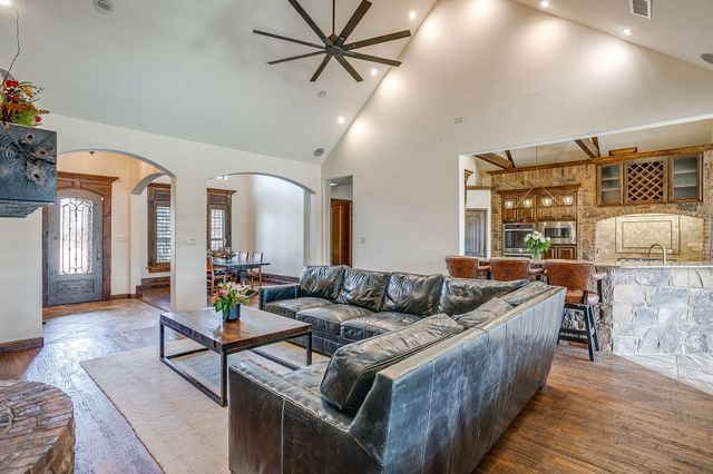 1201 Bluff Springs Drive, Fort Worth, TX 76052