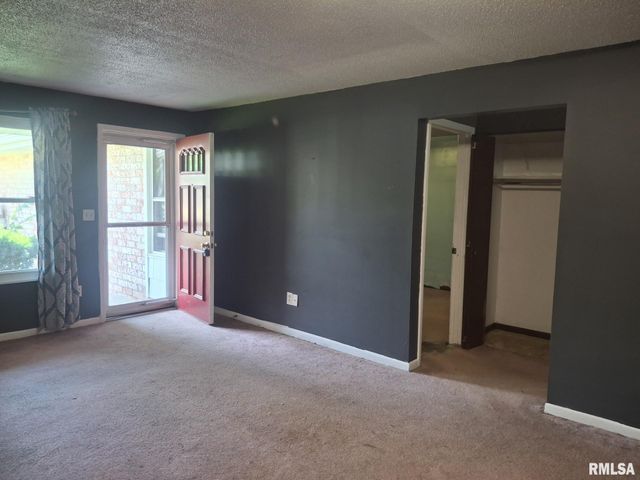 3107 N MOLLECK Drive, Peoria, IL 61604
