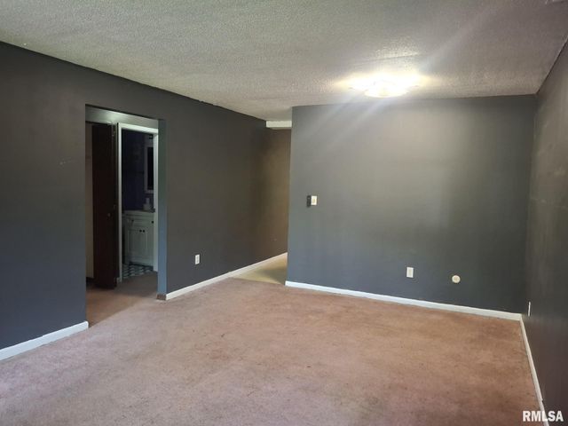 3107 N MOLLECK Drive, Peoria, IL 61604