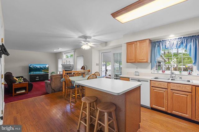 48 MORRIS DR, Sicklerville, NJ 08081