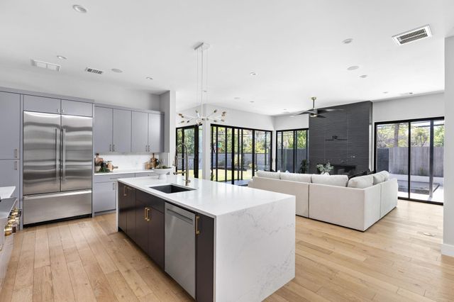 700 Wayside DR, Austin, TX 78703