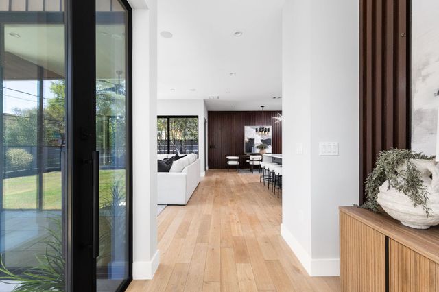 700 Wayside DR, Austin, TX 78703