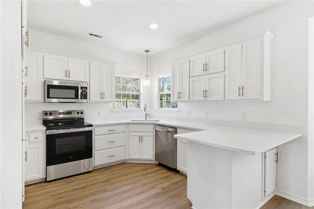 3050 N Pyrite Drive, Fayetteville, AR 72704