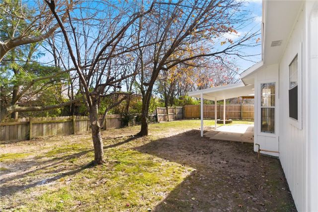 3050 N Pyrite Drive, Fayetteville, AR 72704