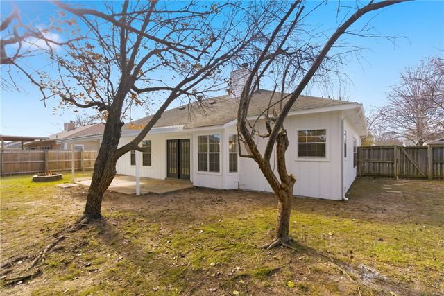 3050 N Pyrite Drive, Fayetteville, AR 72704