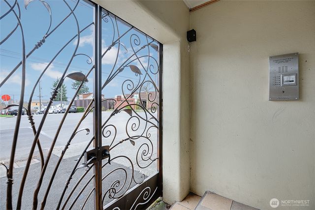 3262 California Avenue SW, Seattle, WA 98116