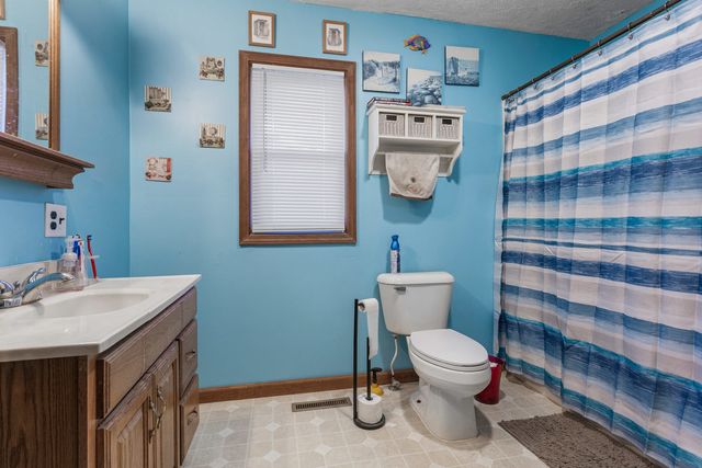 300 E Warren Street, Leroy, IL 61752