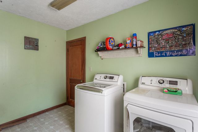 300 E Warren Street, Leroy, IL 61752