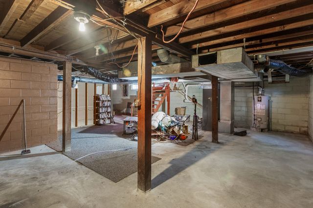 300 E Warren Street, Leroy, IL 61752