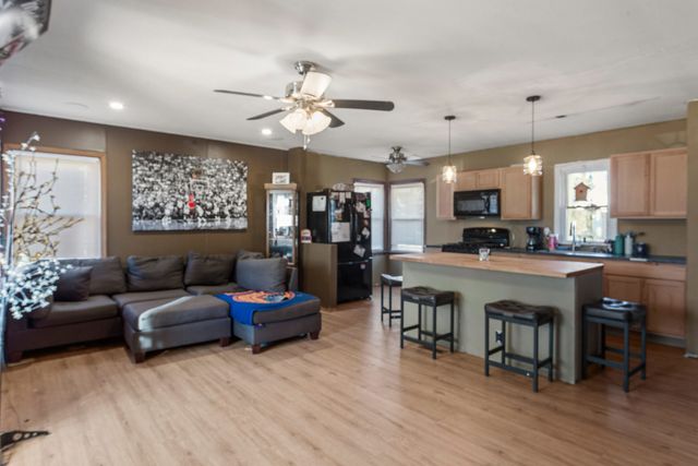 300 E Warren Street, Leroy, IL 61752