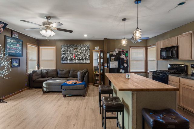 300 E Warren Street, Leroy, IL 61752