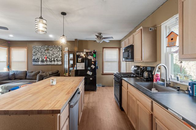 300 E Warren Street, Leroy, IL 61752