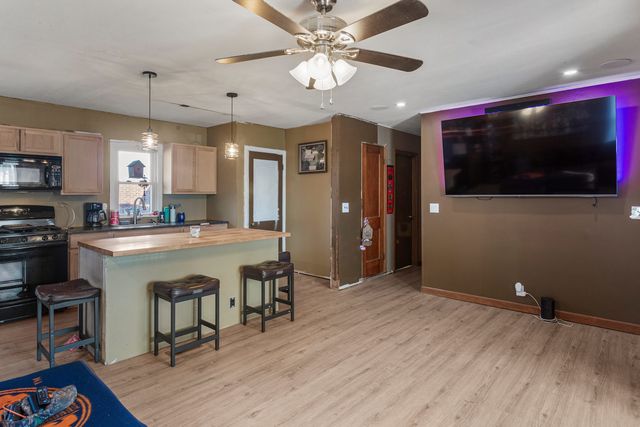 300 E Warren Street, Leroy, IL 61752