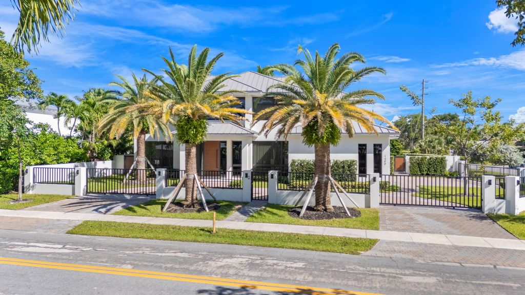 1400 Middle River Dr, Fort Lauderdale, FL 33304