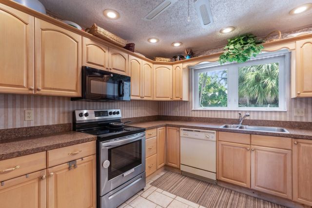 1166 Beach Road, Singer Island, FL 33404