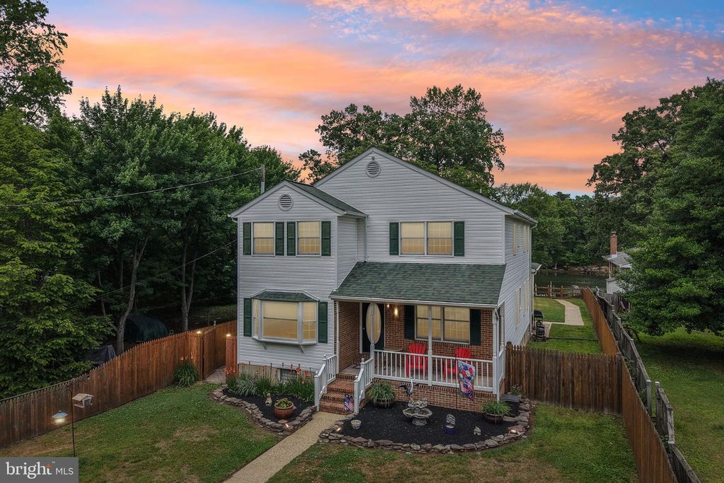 Image 1 of property listing at 1870 CEDAR RD, Pasadena, MD 21122