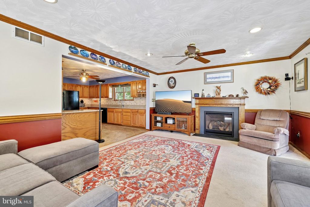 Image 7 of property listing at 1870 CEDAR RD, Pasadena, MD 21122