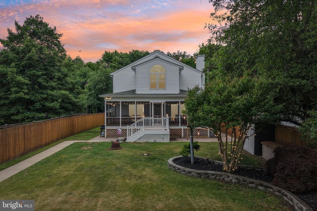 Image 2 of property listing at 1870 CEDAR RD, Pasadena, MD 21122