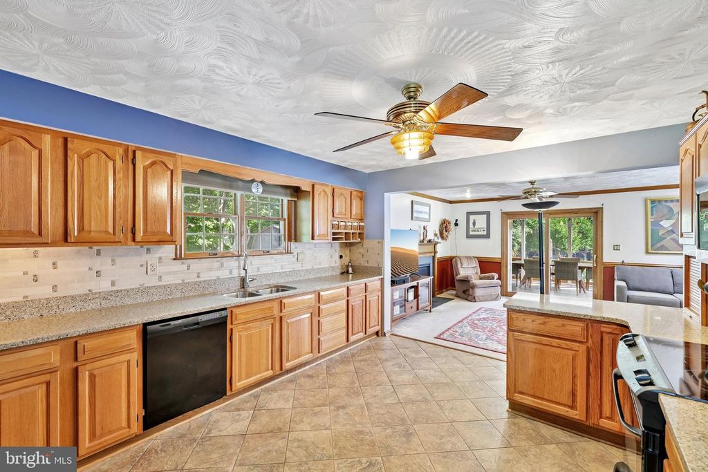 Image 12 of property listing at 1870 CEDAR RD, Pasadena, MD 21122