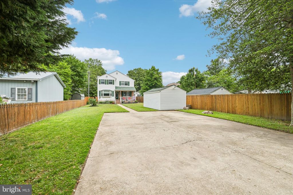 Image 4 of property listing at 1870 CEDAR RD, Pasadena, MD 21122