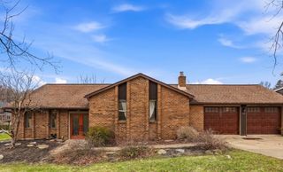 552 Center Church Rd, Peters Twp, PA 15317