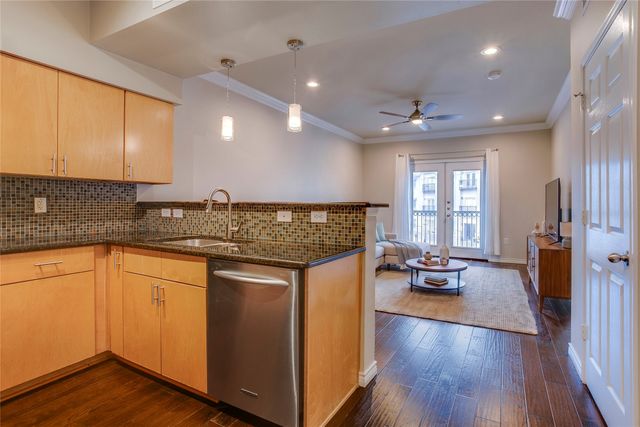 3102 Kings Road 2208, Dallas, TX 75219