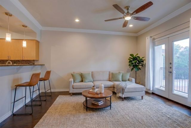 3102 Kings Road 2208, Dallas, TX 75219