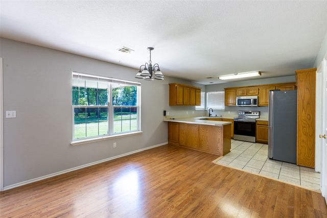 8202 E Lindy Lane, Claremore, OK 74019