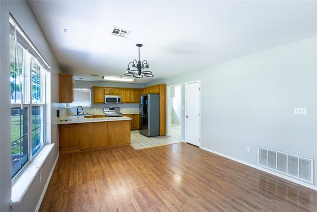8202 E Lindy Lane, Claremore, OK 74019
