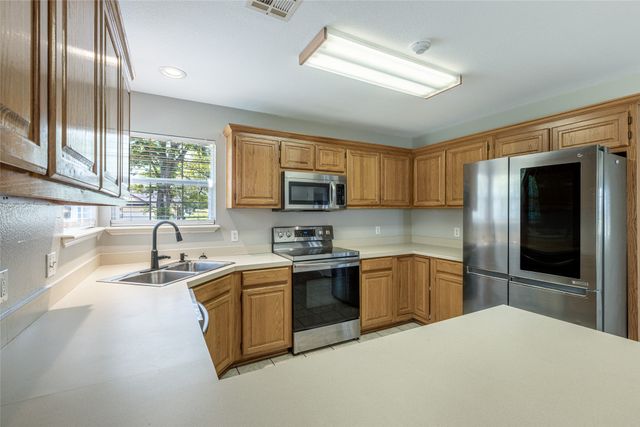 8202 E Lindy Lane, Claremore, OK 74019