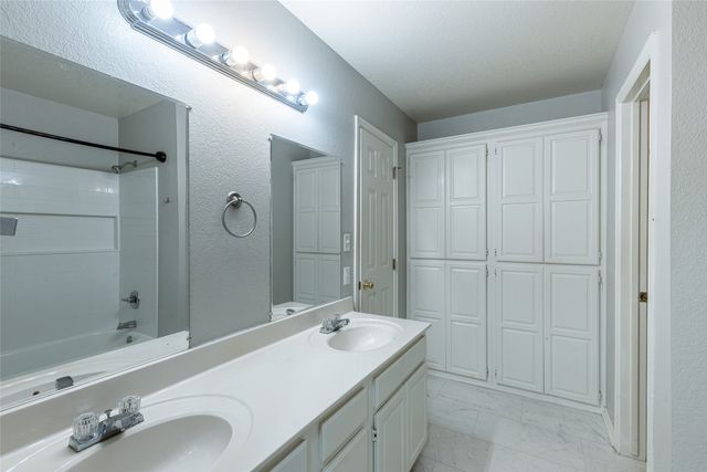 8202 E Lindy Lane, Claremore, OK 74019