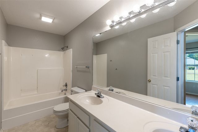 8202 E Lindy Lane, Claremore, OK 74019