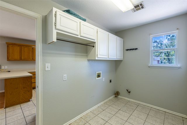 8202 E Lindy Lane, Claremore, OK 74019