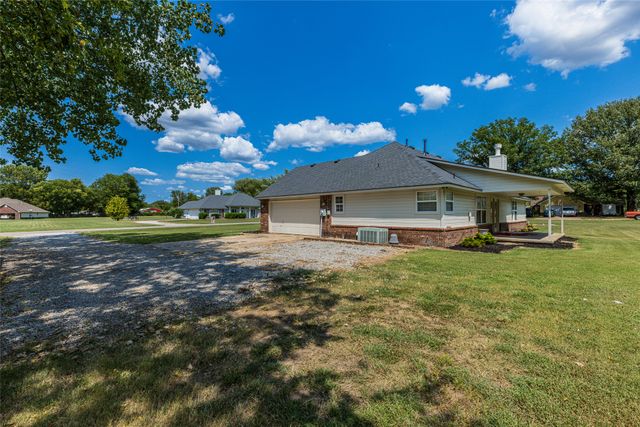 8202 E Lindy Lane, Claremore, OK 74019